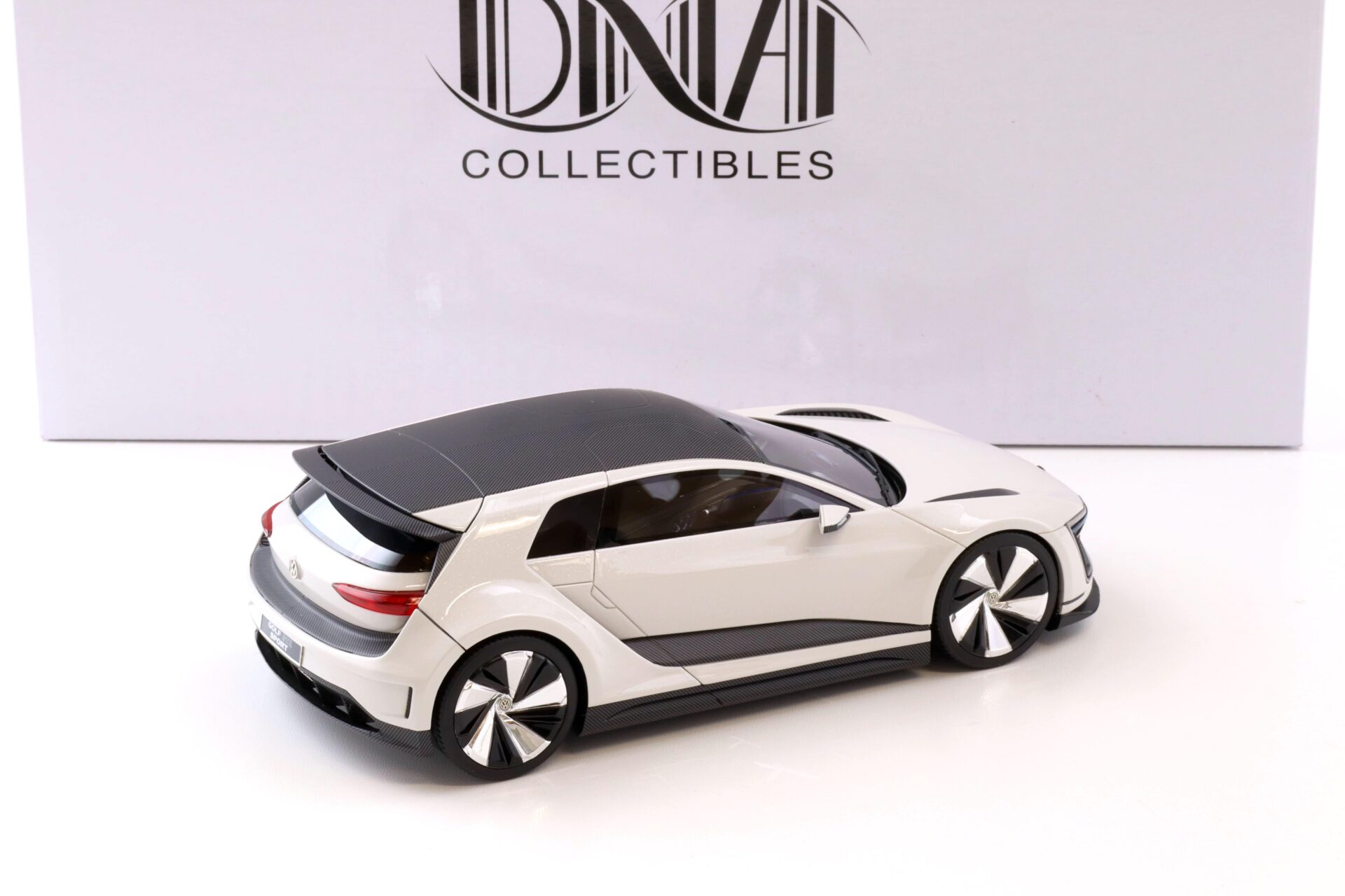 1:18 DNA Collectibles VW Golf GTE Sport Concept Car white