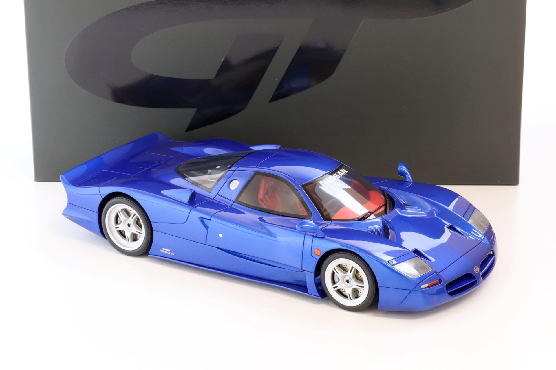 1:18 GT Spirit GT403 Nissan R390 GT1 Road Car blue metallic 1997