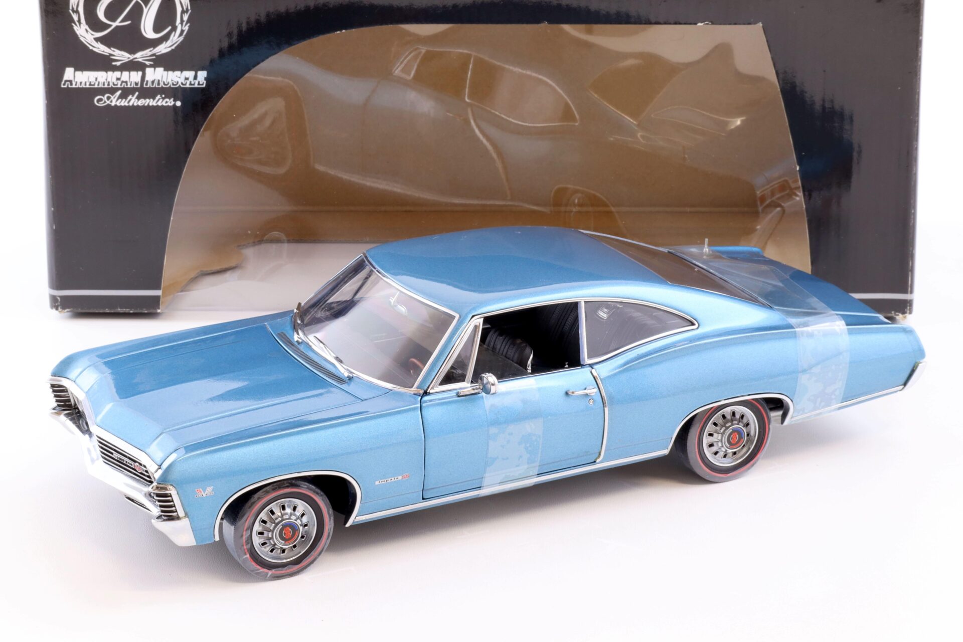 1:18 Ertl Authentics 1967 Chevrolet Impala SS blue metallic