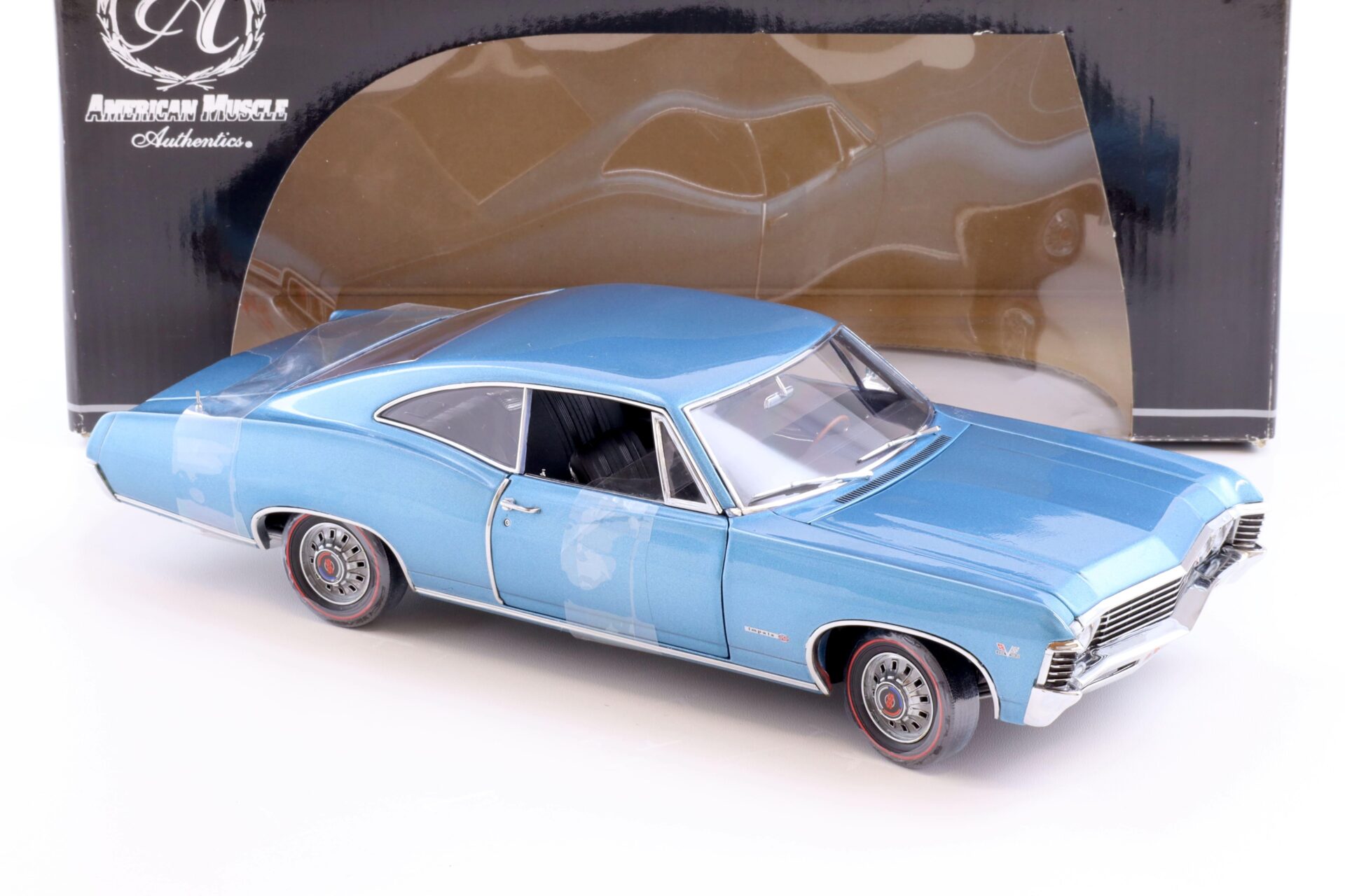 1:18 Ertl Authentics 1967 Chevrolet Impala SS blue metallic