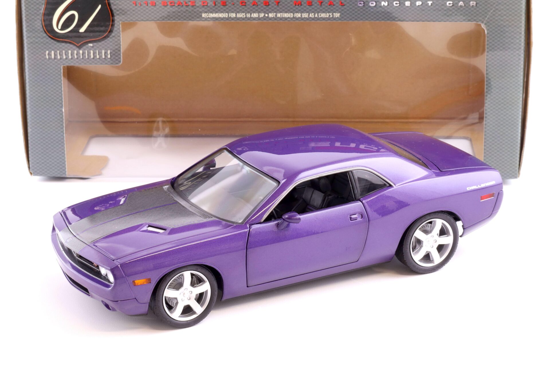 1:18 Highway61 Dodge Challenger Concept Car purple metallic