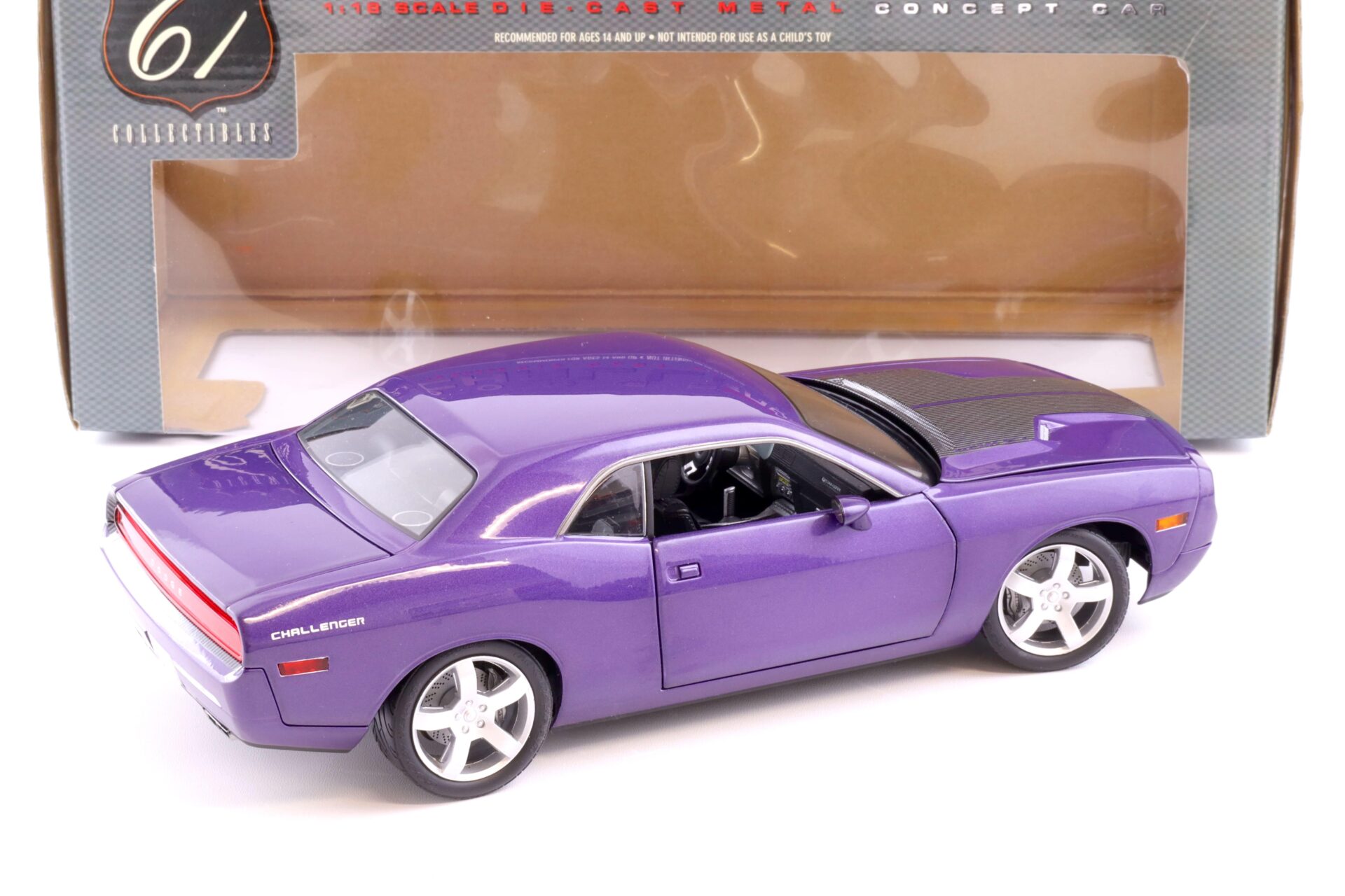 1:18 Highway61 Dodge Challenger Concept Car purple metallic