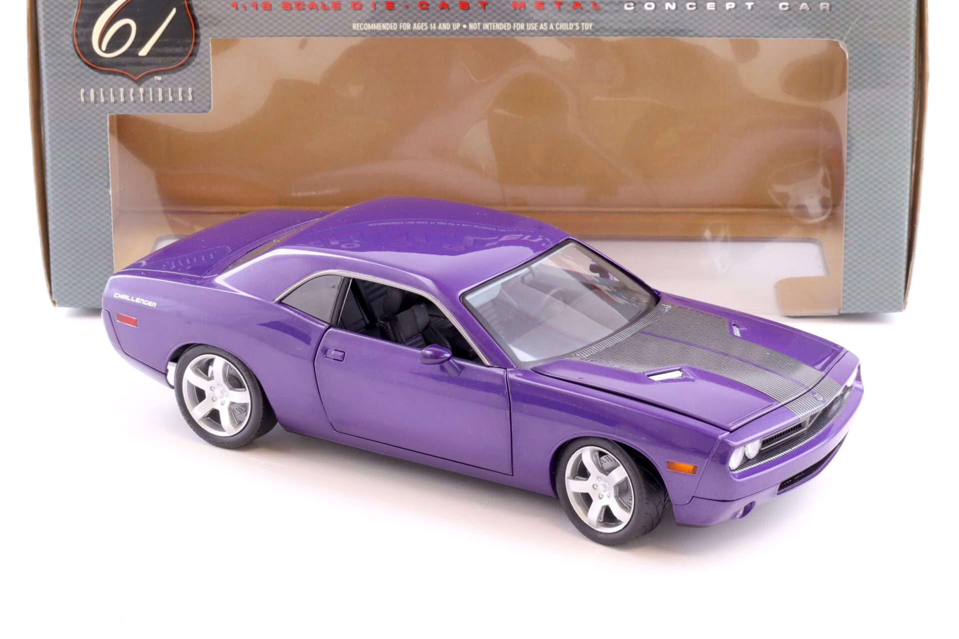 1:18 Highway61 Dodge Challenger Concept Car purple metallic