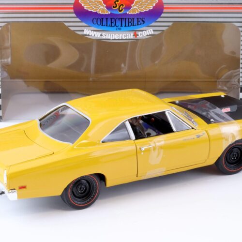 1:18 RC2 Supercar Collectibles 1969 1/2 Plymouth Roadrunner 440 6 BBL yellow/ black