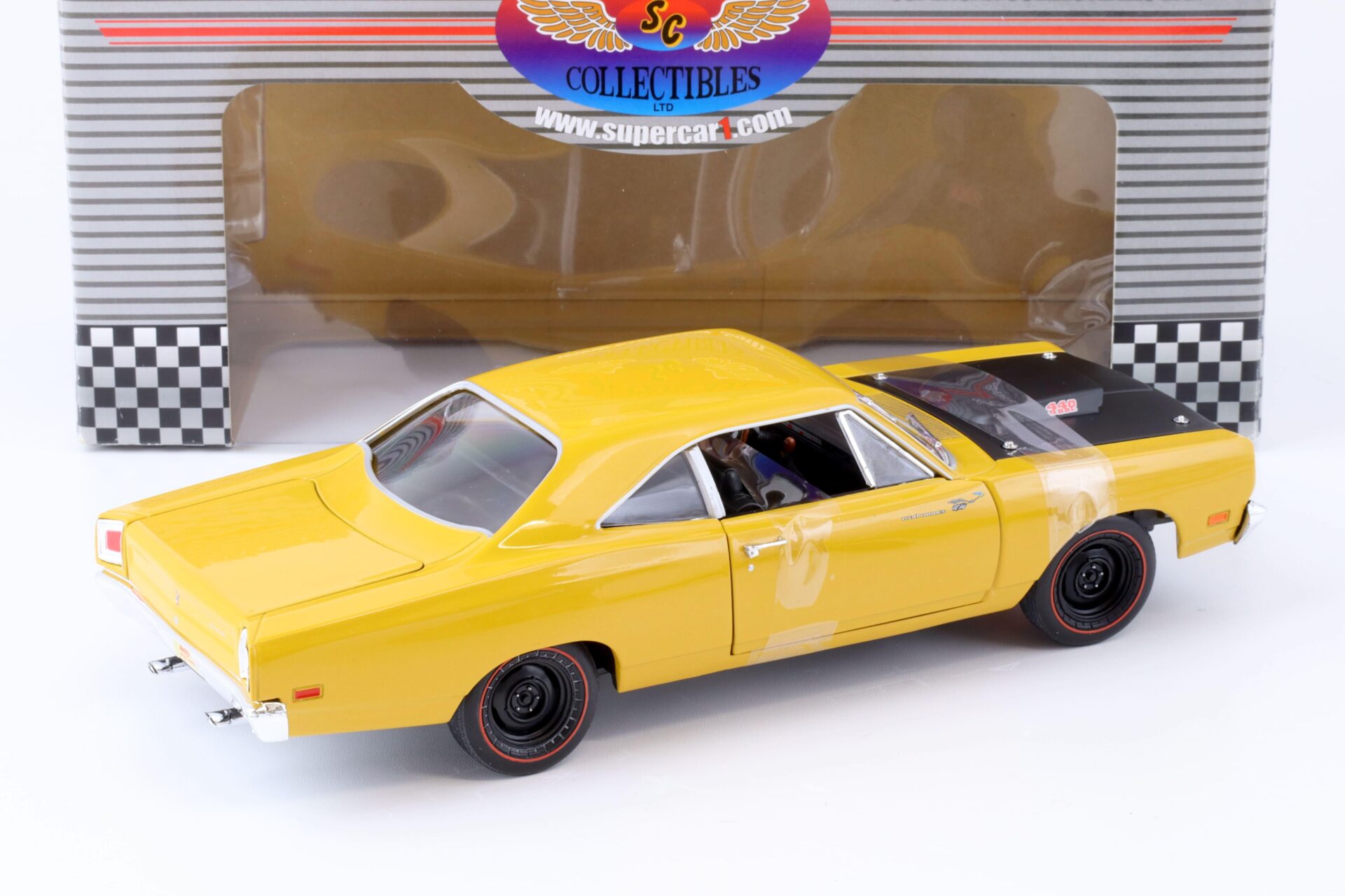 1:18 RC2 Supercar Collectibles 1969 1/2 Plymouth Roadrunner 440 6 BBL yellow/ black