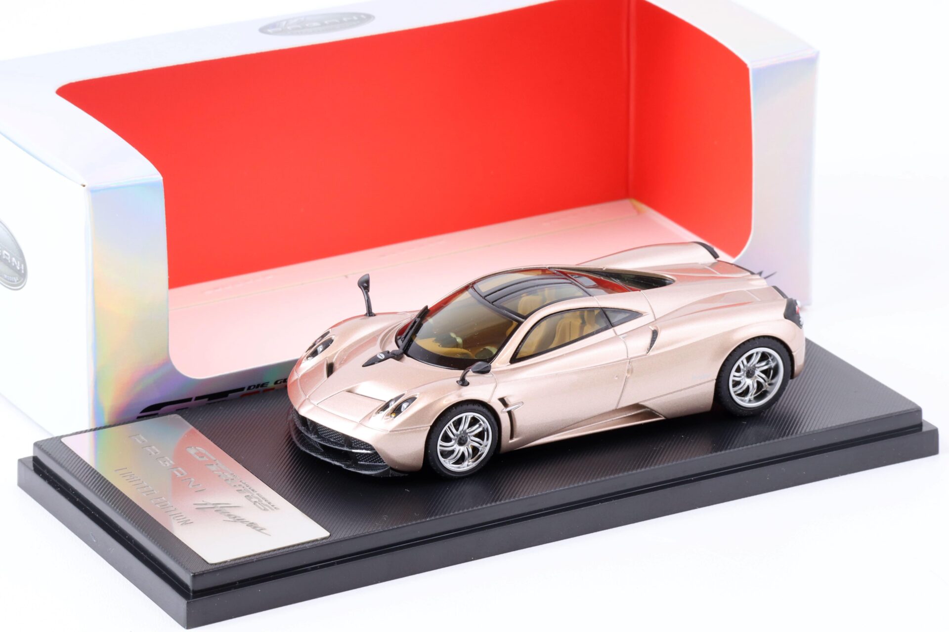 1:43 Welly GTA Pagani Huayra 2013 gold metallic