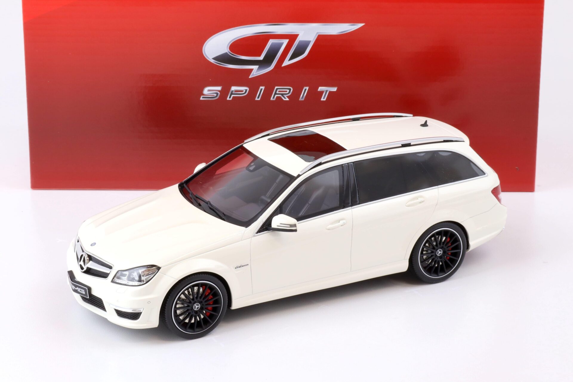 1:18 GT Spirit GT147 Mercedes C63 AMG S204 Station Wagon 2012 white