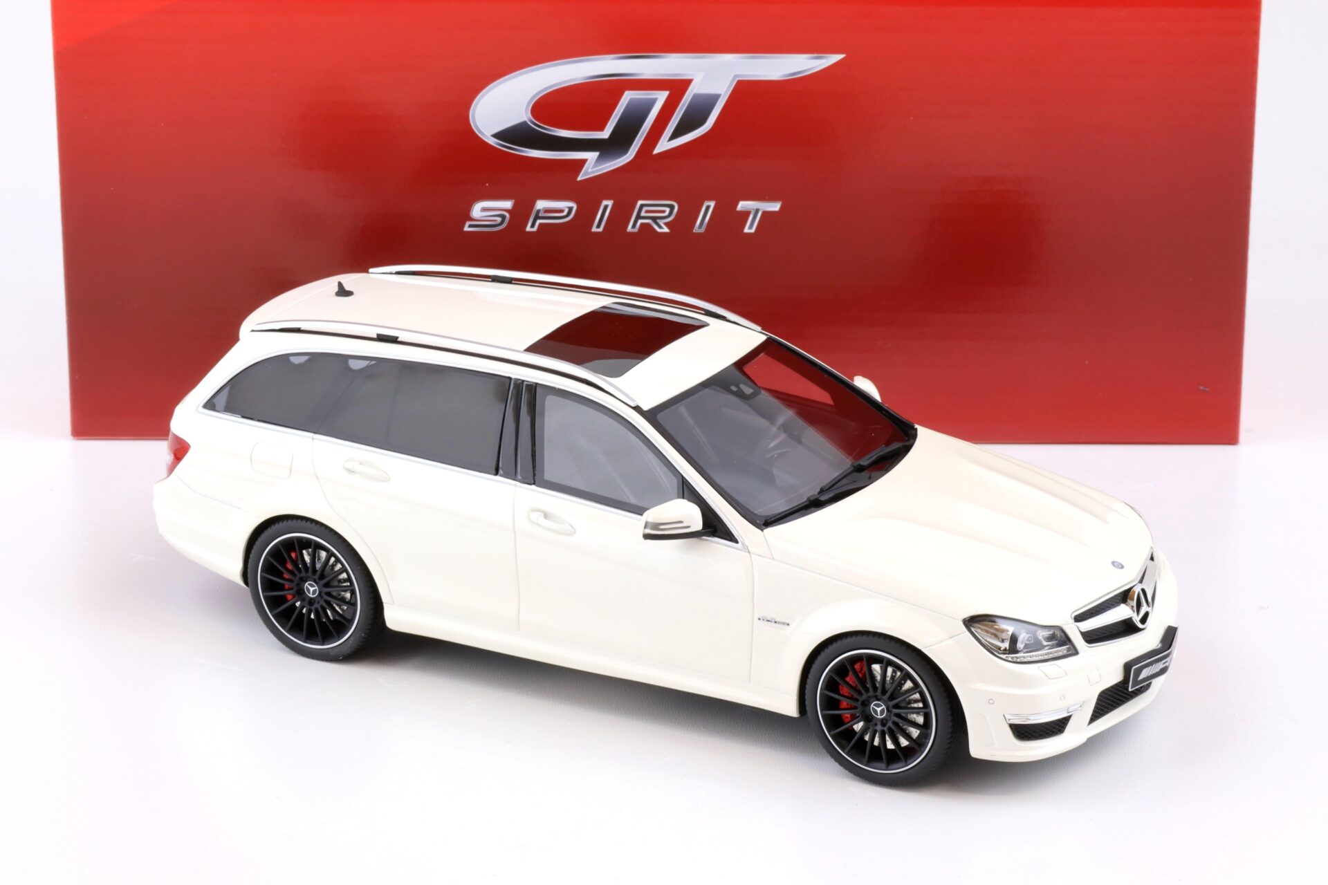 1:18 GT Spirit GT147 Mercedes C63 AMG S204 Station Wagon 2012 white
