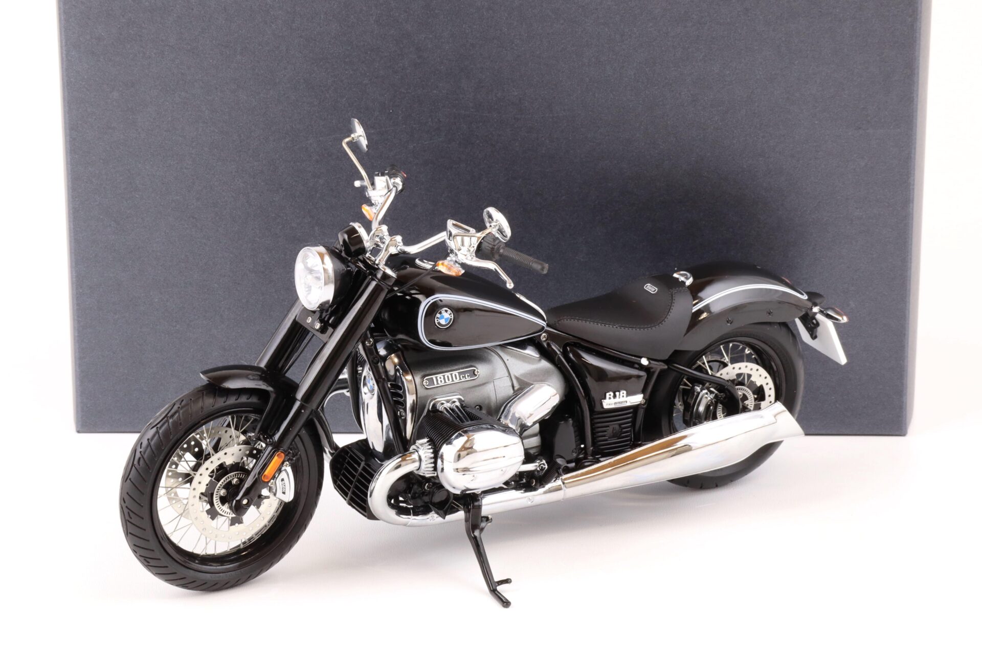 ID 73057 orig.jpg 1:10 Original BMW Motorrad BMW R18 (K34) First Edition black DEALER VERSION