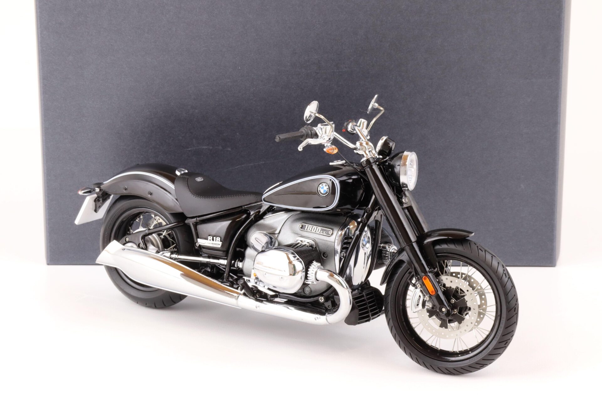 1:10 Original BMW Motorrad BMW R18 (K34) First Edition black DEALER VERSION