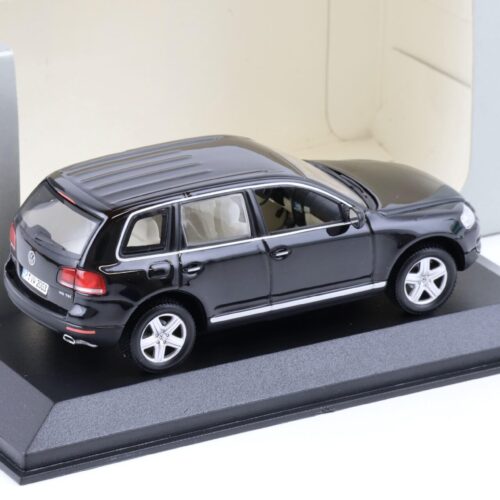 1:43 Minichamps VW Touareg SUV black DEALER VERSION