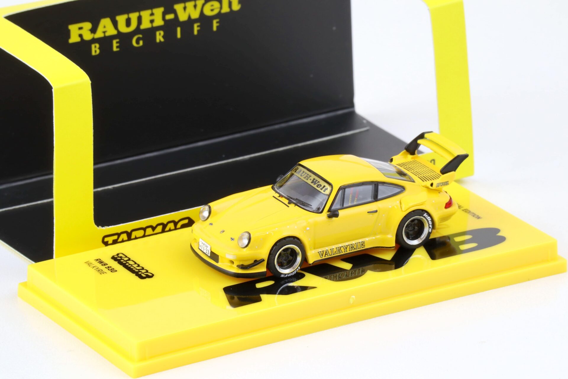 1:64 Tarmac Works Porsche 911 930 RWB VALKYRIE yellow