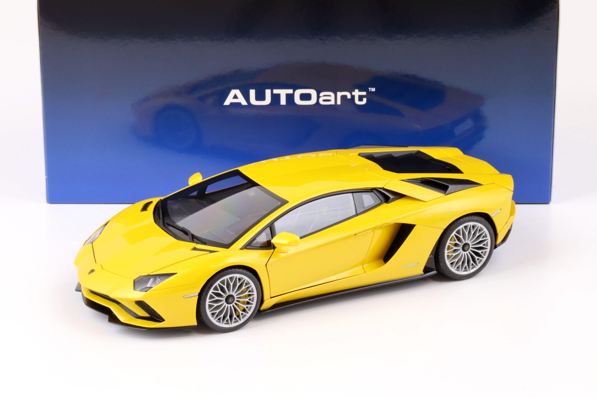 ID 73264 orig.jpg 1:18 AUTOart Lamborghini Aventador S Coupe 2017 New Giallo Orion/ yellow 79132