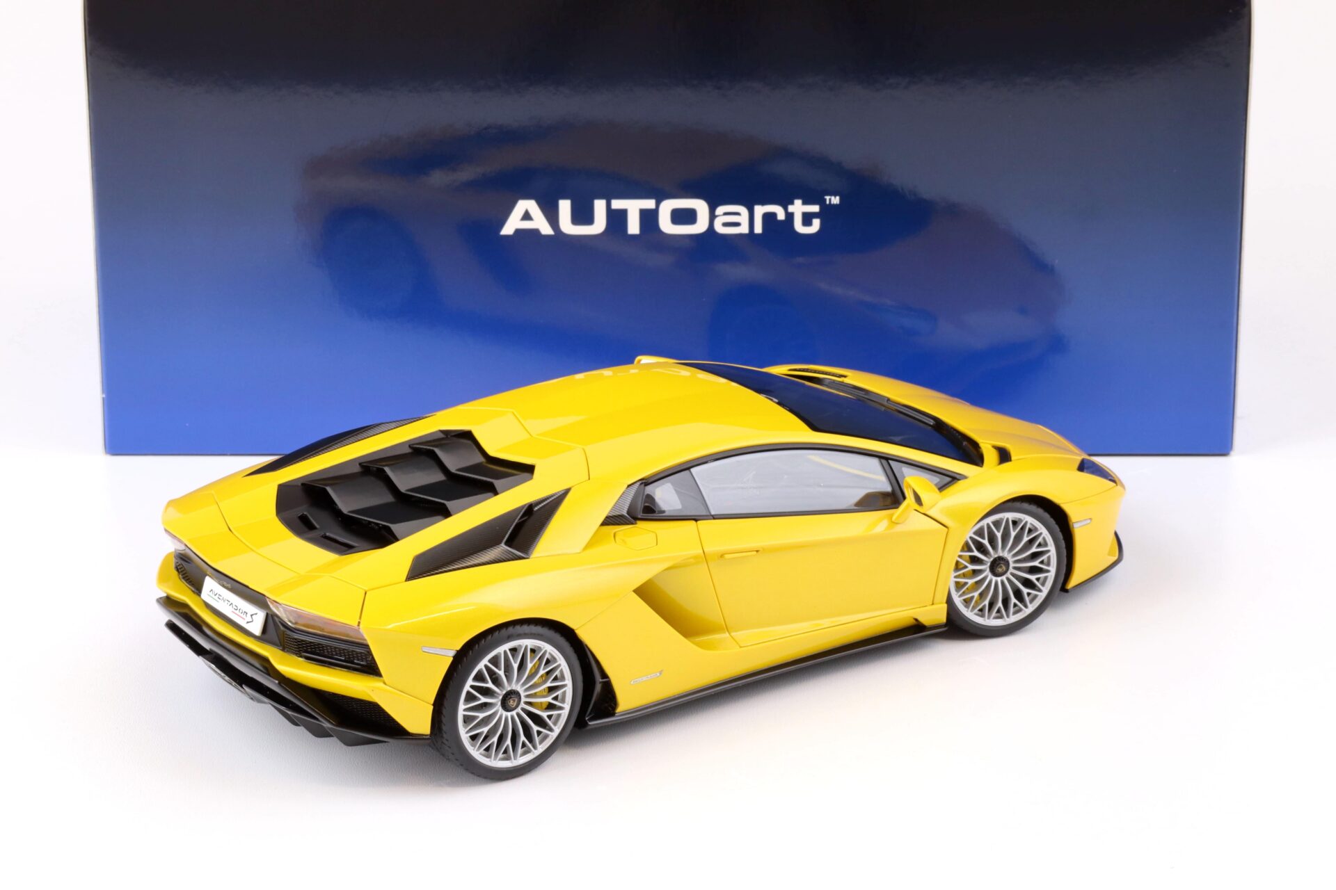 1:18 AUTOart Lamborghini Aventador S Coupe 2017 New Giallo Orion/ yellow 79132