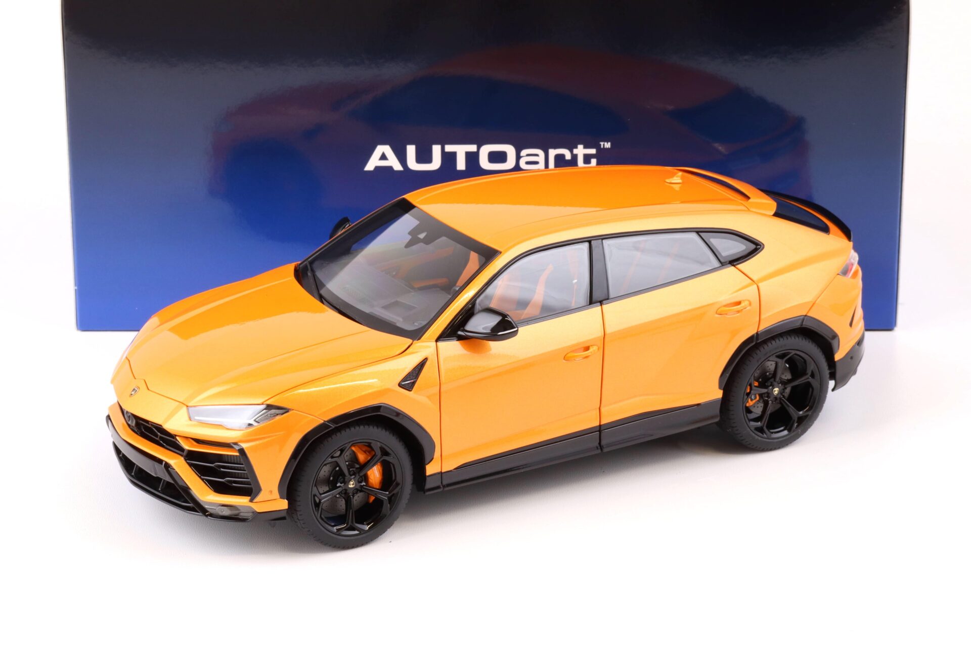 1:18 AUTOart Lamborghini Urus 2018 Arancio Borealis/ pearl orange 79160