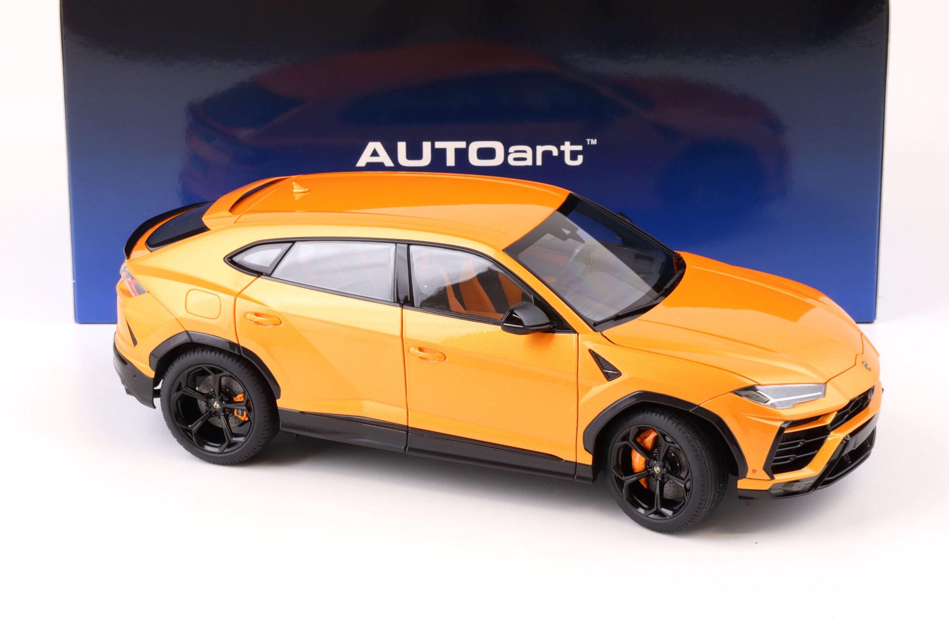 1:18 AUTOart Lamborghini Urus 2018 Arancio Borealis/ pearl orange 79160