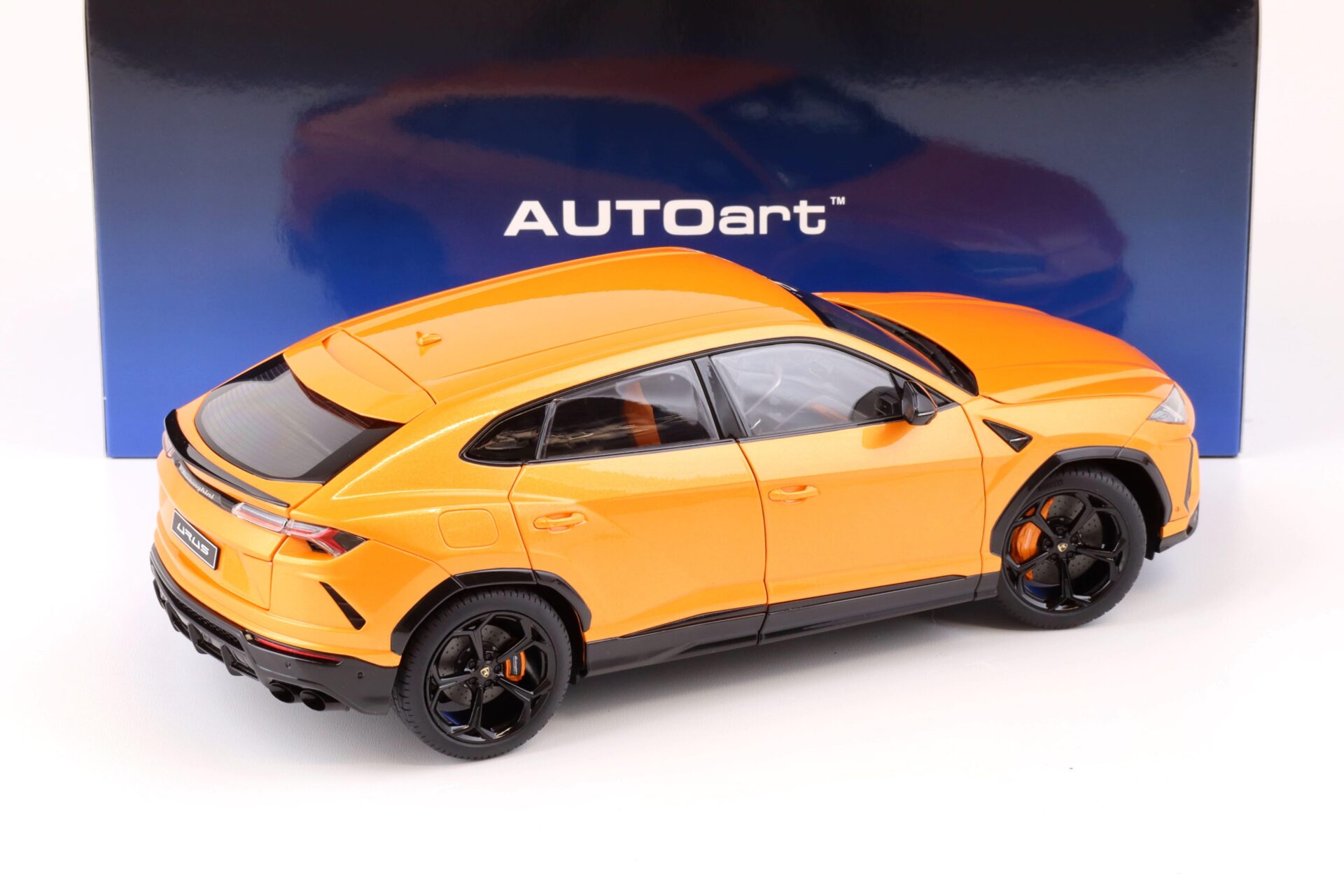 1:18 AUTOart Lamborghini Urus 2018 Arancio Borealis/ pearl orange 79160
