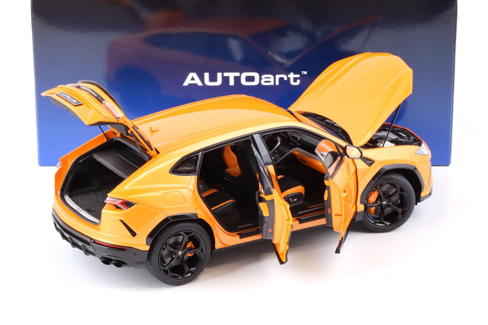 1:18 AUTOart Lamborghini Urus 2018 Arancio Borealis/ pearl orange 79160