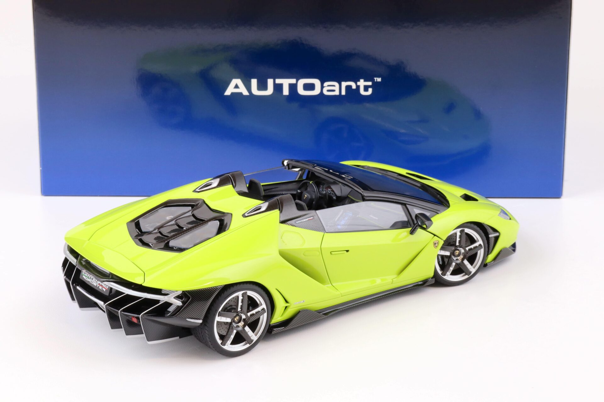 1:18 AUTOart Lamborghini Centenario Roadster Verde Scandal/ solid light green