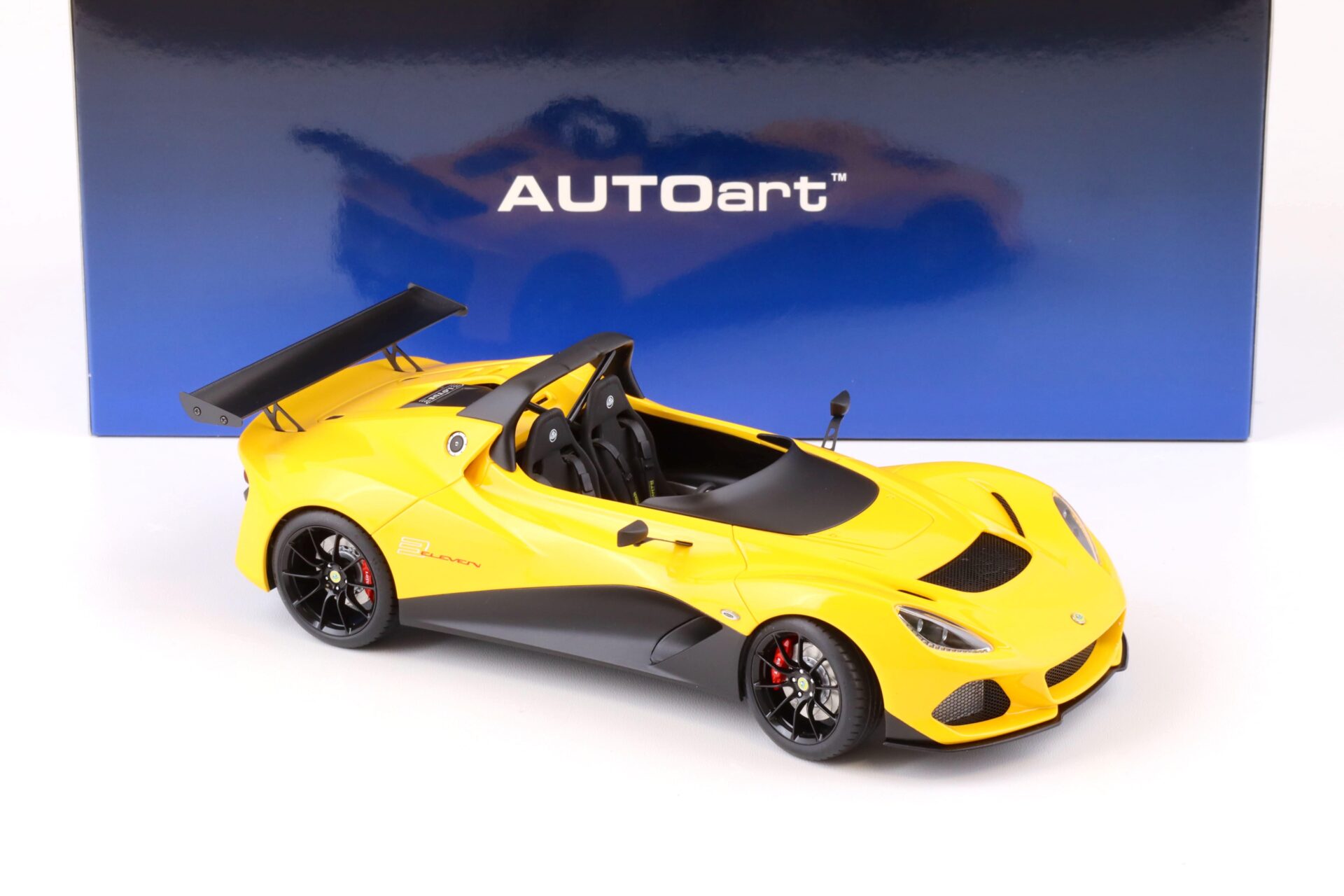 1:18 AUTOart Lotus 3-Eleven yellow/ black 75393