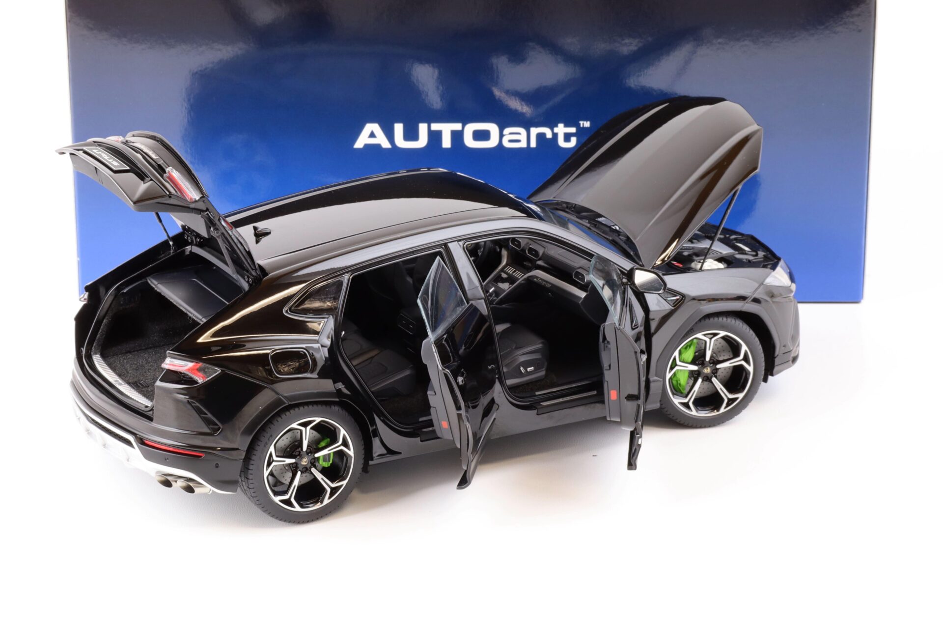 1:18 AUTOart Lamborghini Urus 2018 Nero Noctis/ solid black 79165