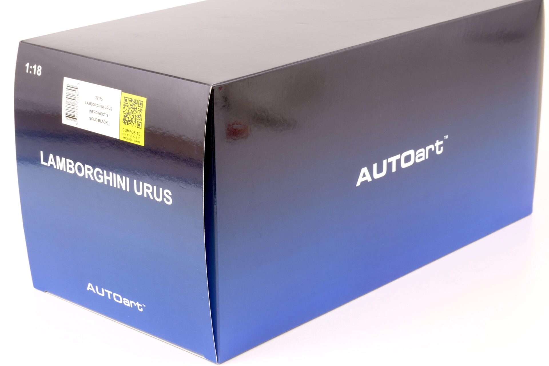 1:18 AUTOart Lamborghini Urus 2018 Nero Noctis/ solid black 79165