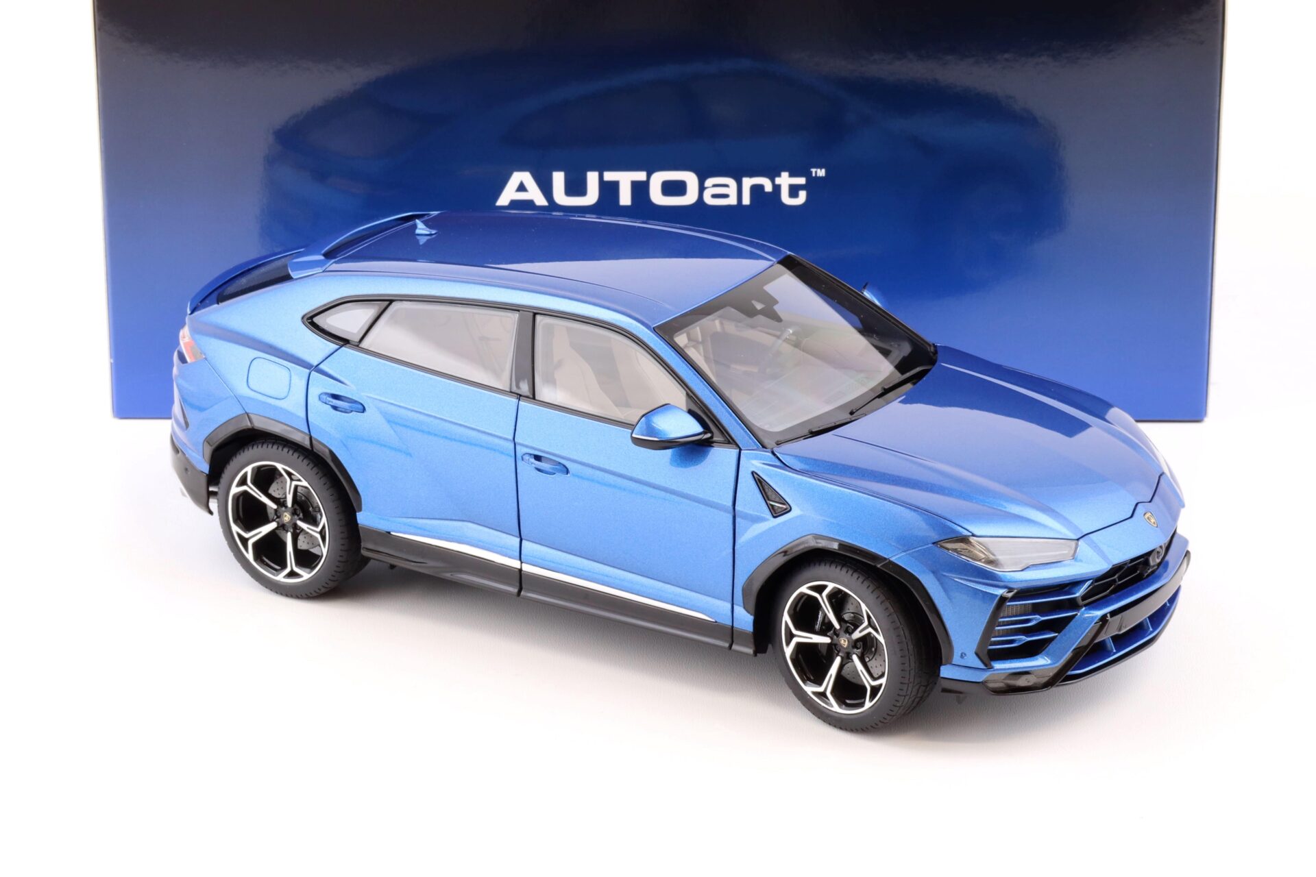 1:18 AUTOart Lamborghini Urus 2018 Blu Eleos/ metallic blue 79162