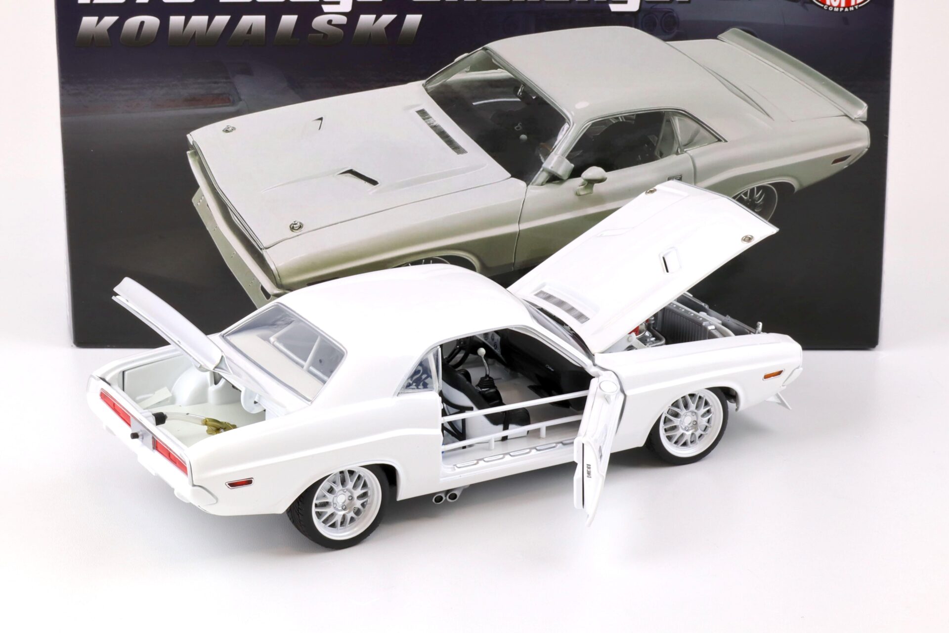 1:18 ACME 1970 Dodge Challenger Street Fighter KOWALSKI white A1806022