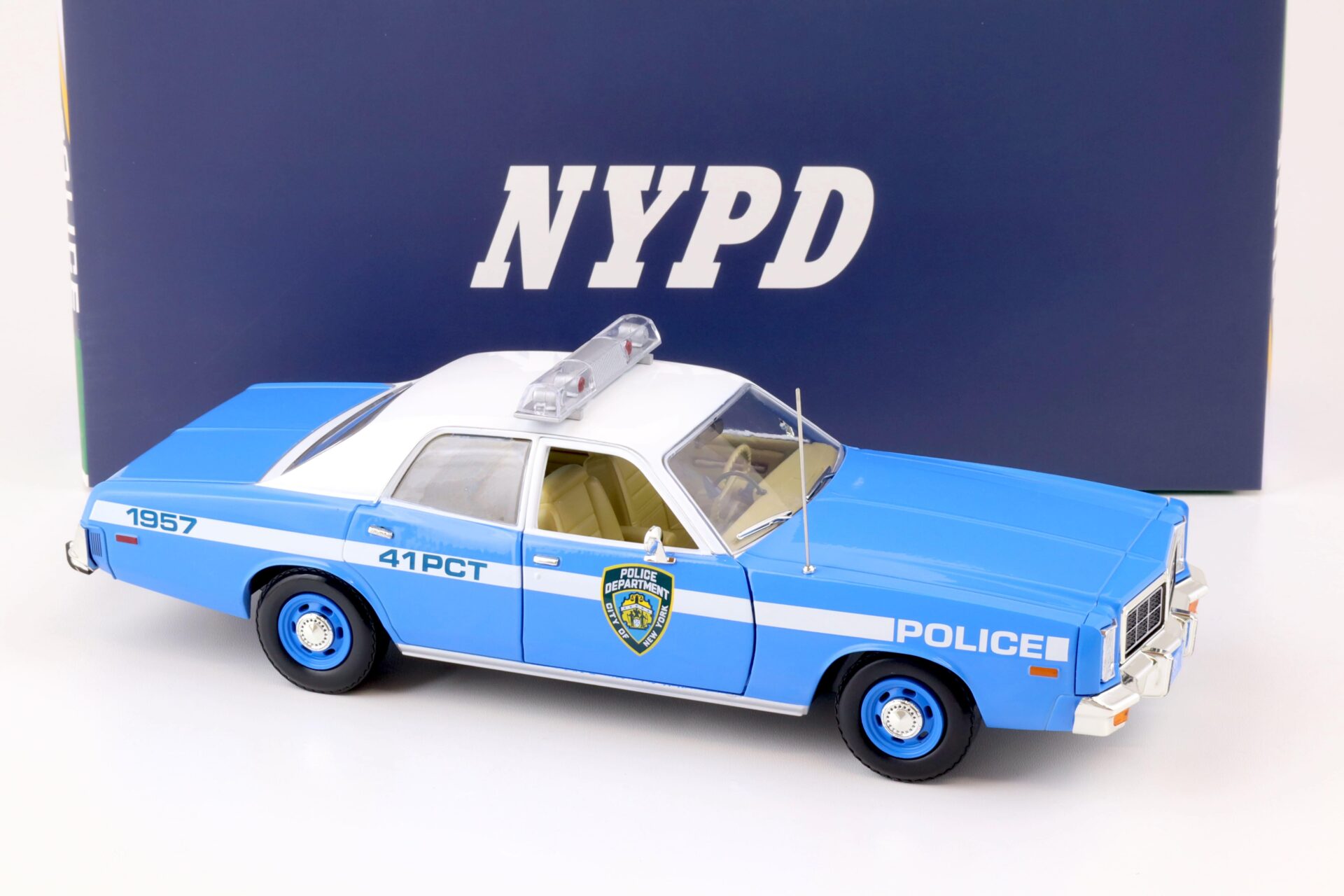 1:18 Greenlight 1978 Dodge Monaco New York Police Department NYPD blue/ white