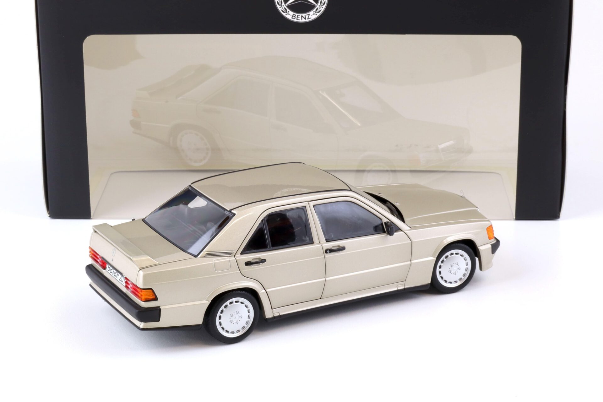 1:18 Norev Mercedes 190E 2.3-16 W201 Limousine smoke silver DEALER VERSION