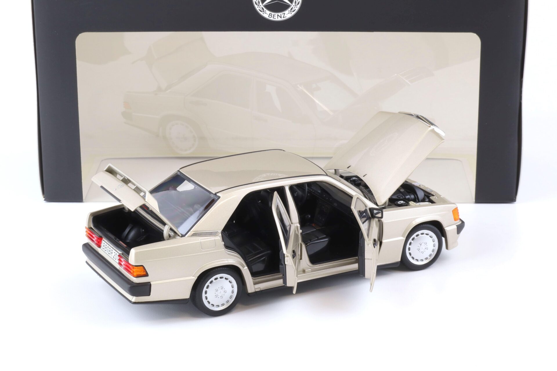 1:18 Norev Mercedes 190E 2.3-16 W201 Limousine smoke silver DEALER VERSION