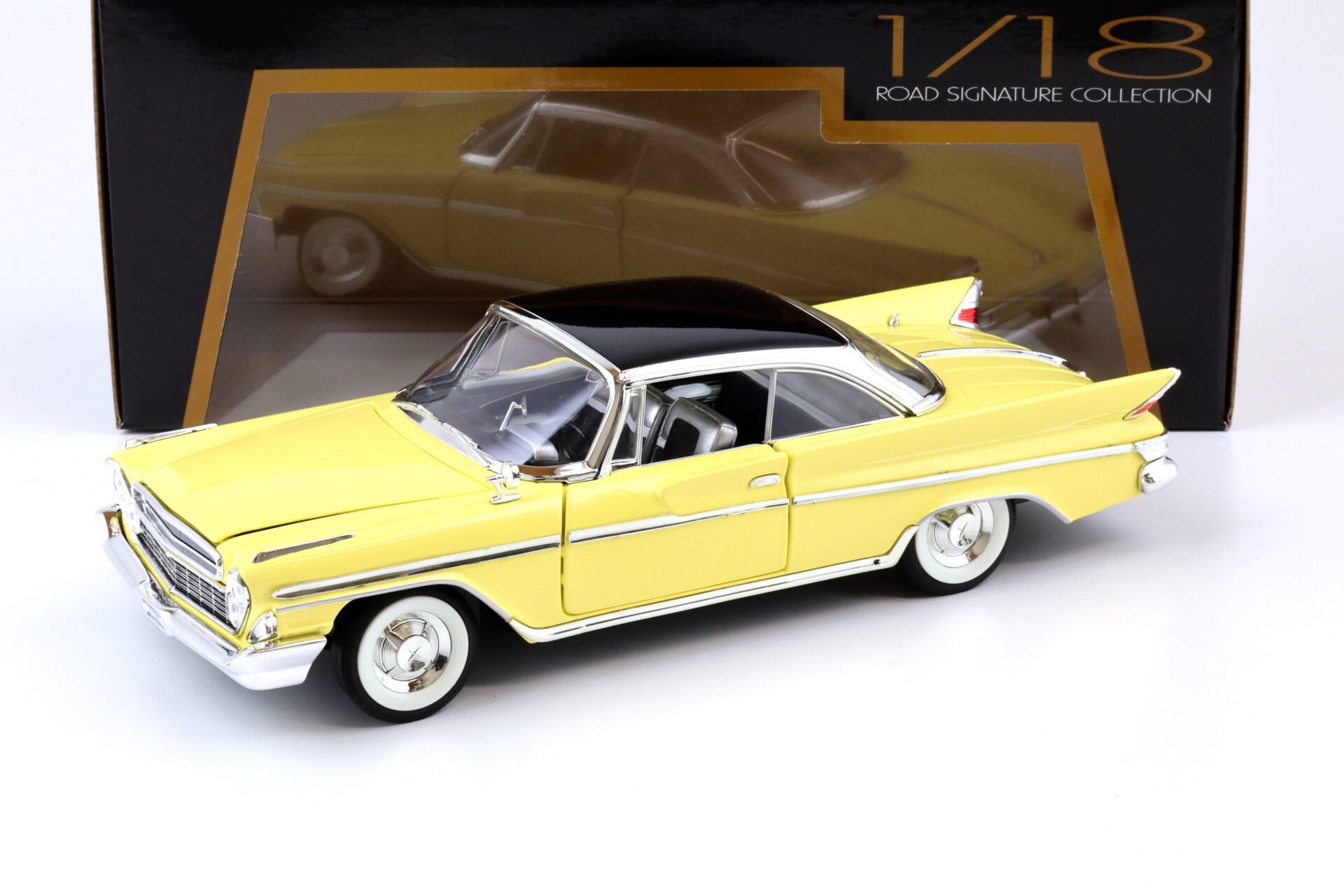 ID 73773 orig.jpg 1:18 Road Signature 1961 Desoto Adventurer yellow with black roof