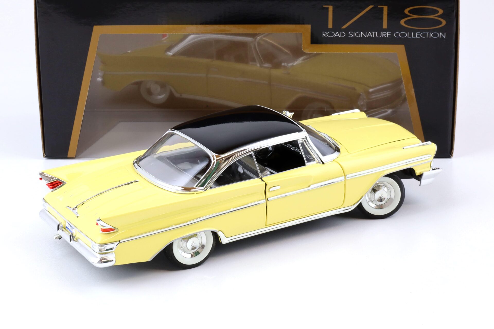 1:18 Road Signature 1961 Desoto Adventurer yellow with black roof
