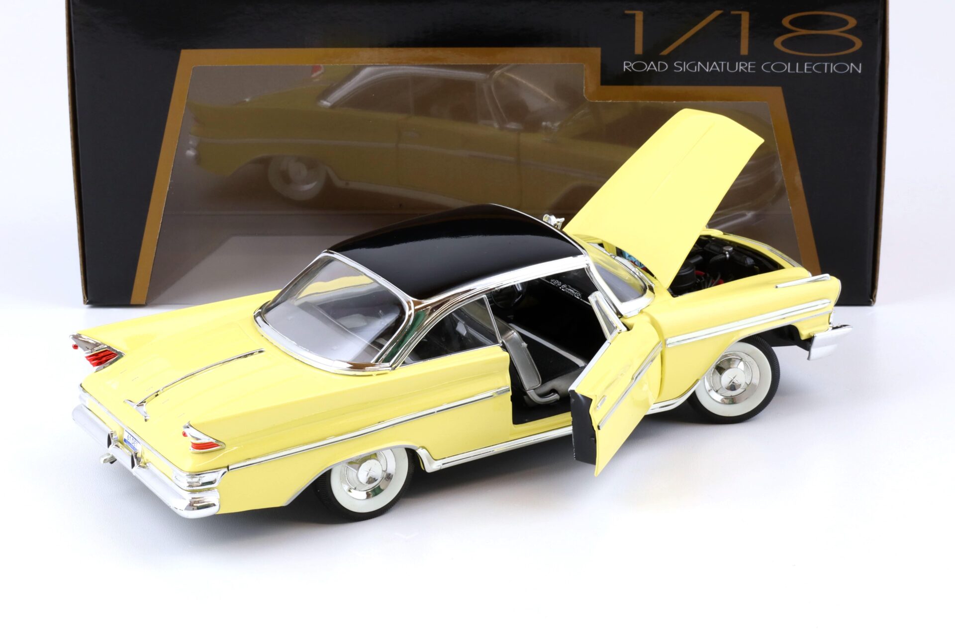 1:18 Road Signature 1961 Desoto Adventurer yellow with black roof
