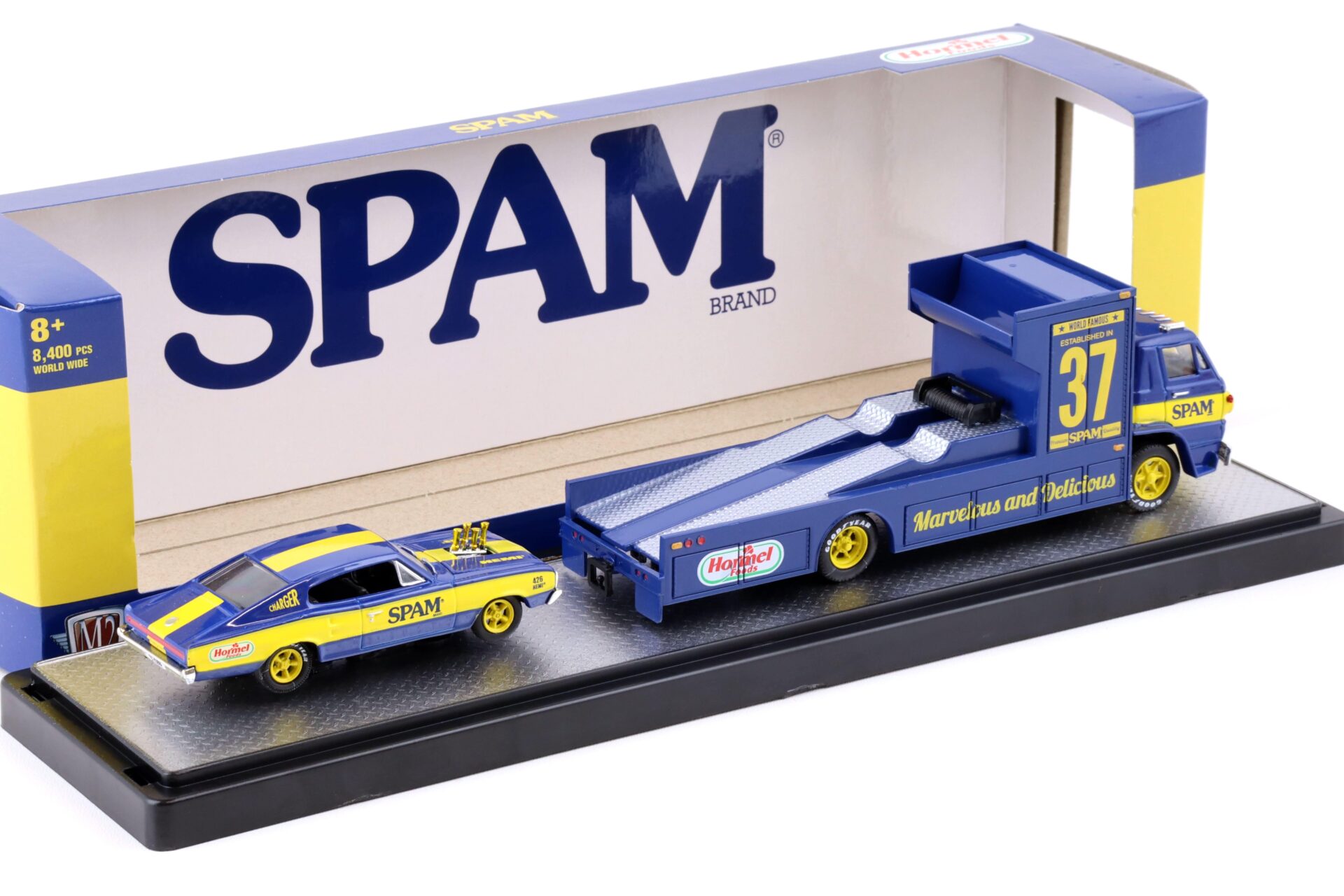 1:64 M2 Machines 1966 Dodge L600 COE & 1966 Dodge Charger HEMI SPAM