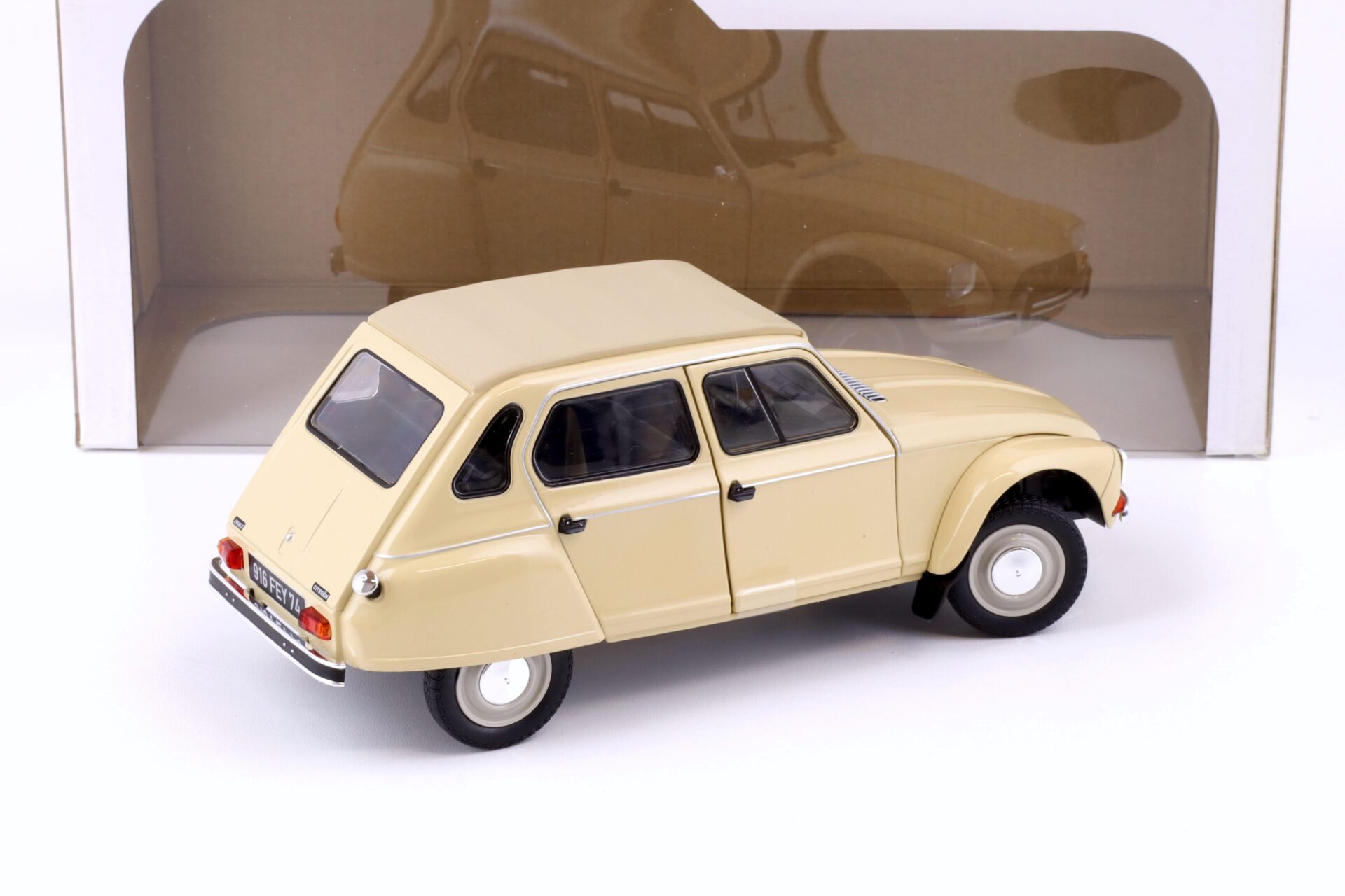 1:18 Solido Citroen Dyane 6 beige 1967