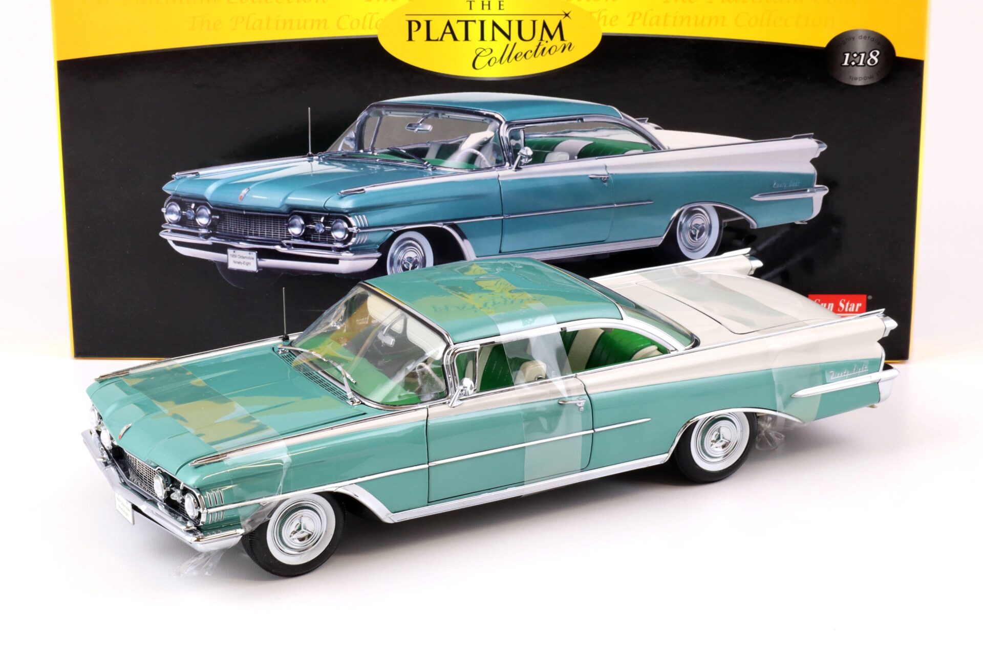 1:18 Sun Star 1959 Oldsmobile 98 Hard Top emerald mist poly / white