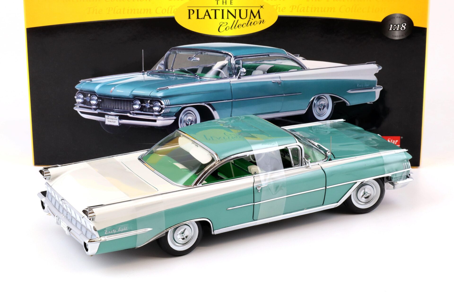 1:18 Sun Star 1959 Oldsmobile 98 Hard Top emerald mist poly / white