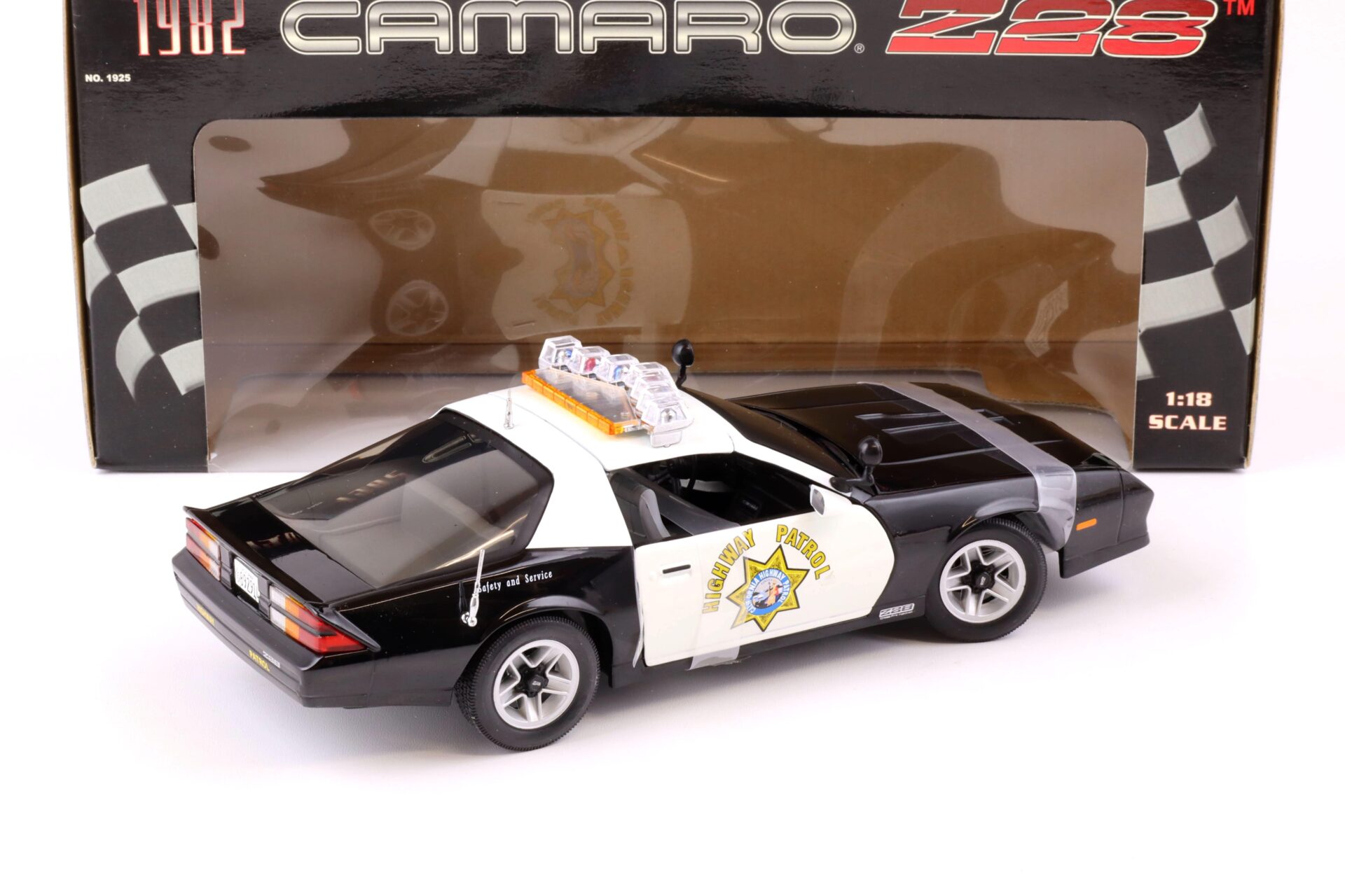 1:18 Sun Star 1982 Camaro Z28 California Highway Patrol black / white