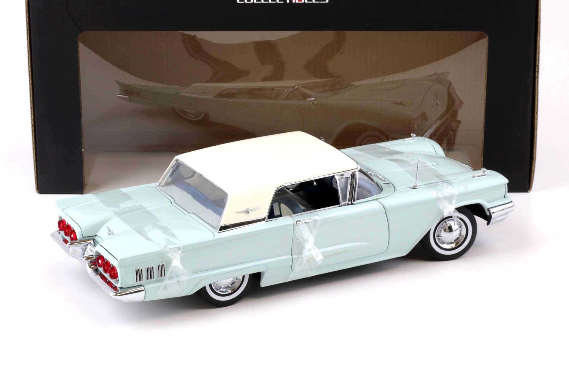 1:18 Sun Star 1960 Ford Thunderbird Hard Top white / skymist blue