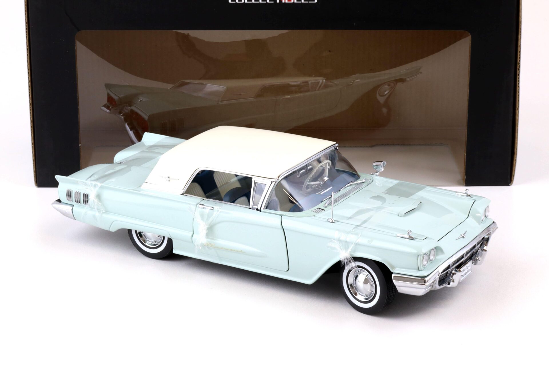 1:18 Sun Star 1960 Ford Thunderbird Hard Top white / skymist blue