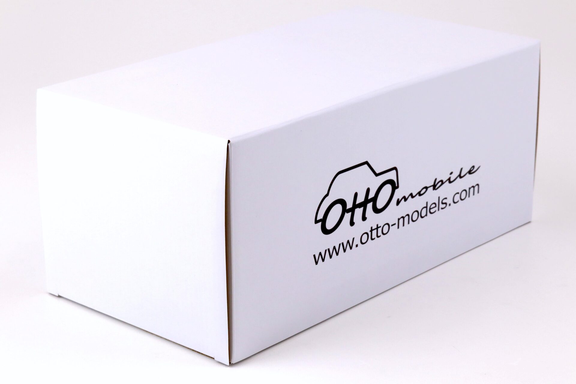 1:18 OTTO mobile OT126 BMW M1 Gr. B Tour de Corse 1983 Motul #3 white / red