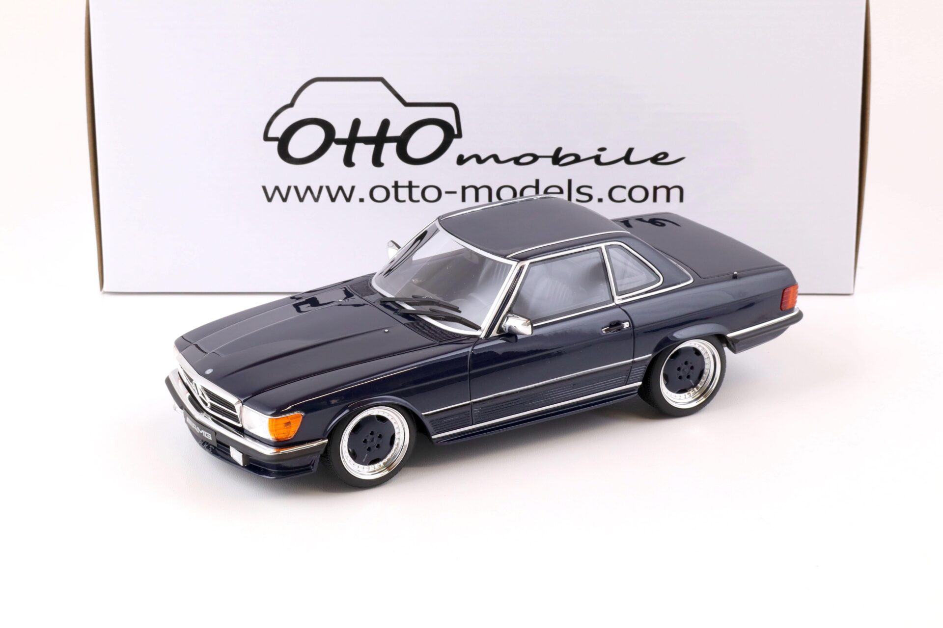 1:18 OTTO mobile OT342 Mercedes 560SL 6.0 AMG R107 Midnight blue 1979