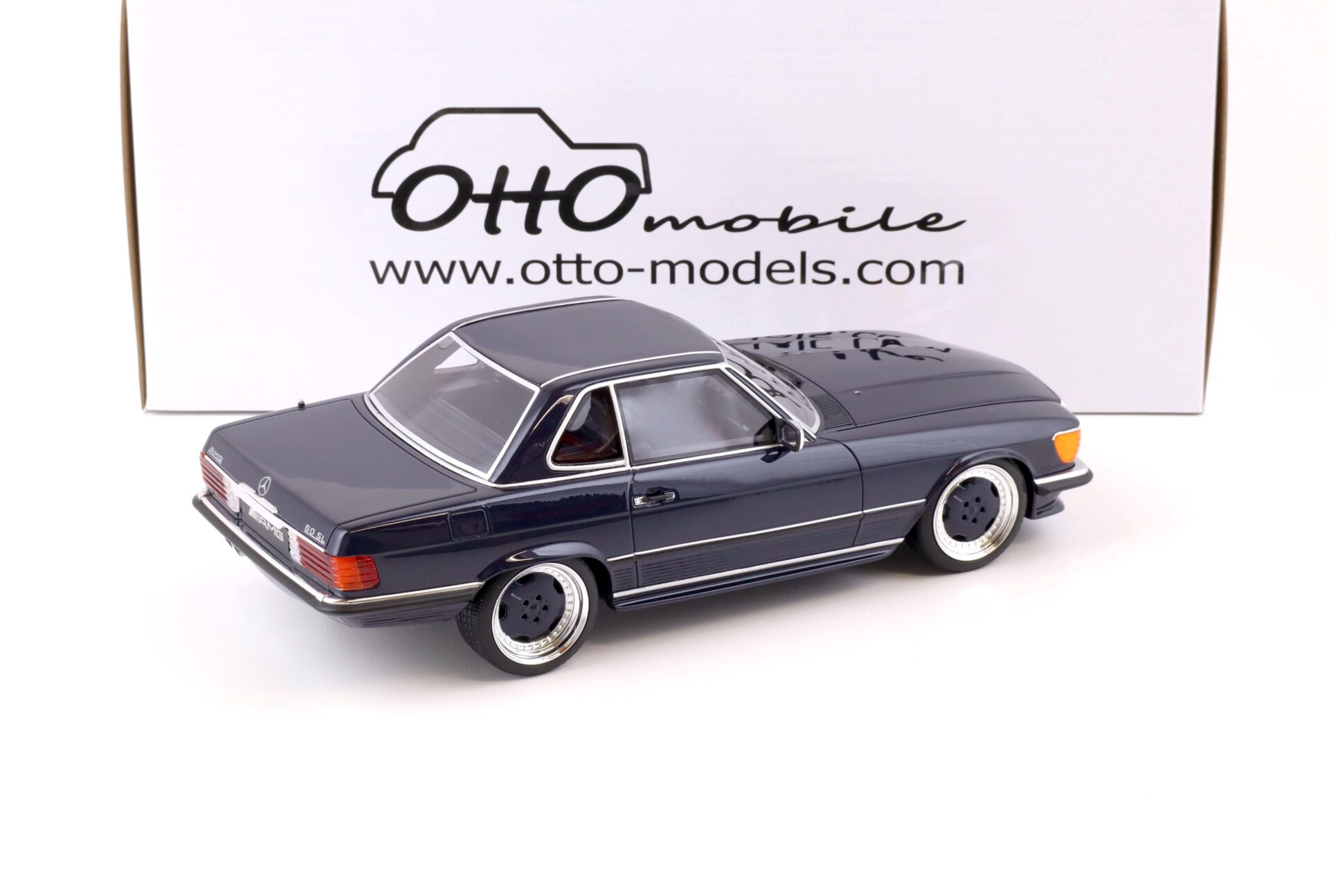 1:18 OTTO mobile OT342 Mercedes 560SL 6.0 AMG R107 Midnight blue 1979