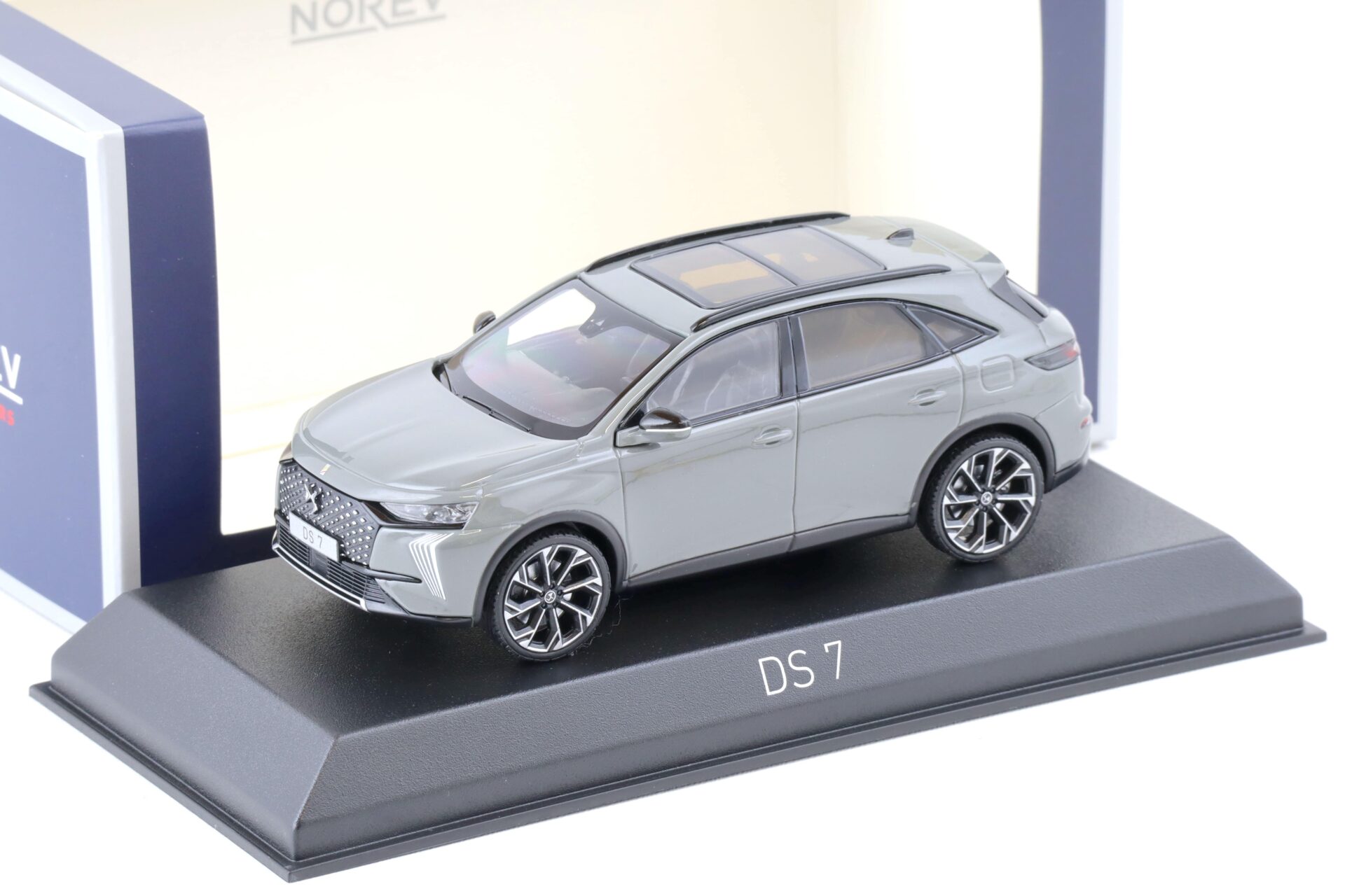 1:43 Norev Citroen DS7 2022 Lacquered grey 170050