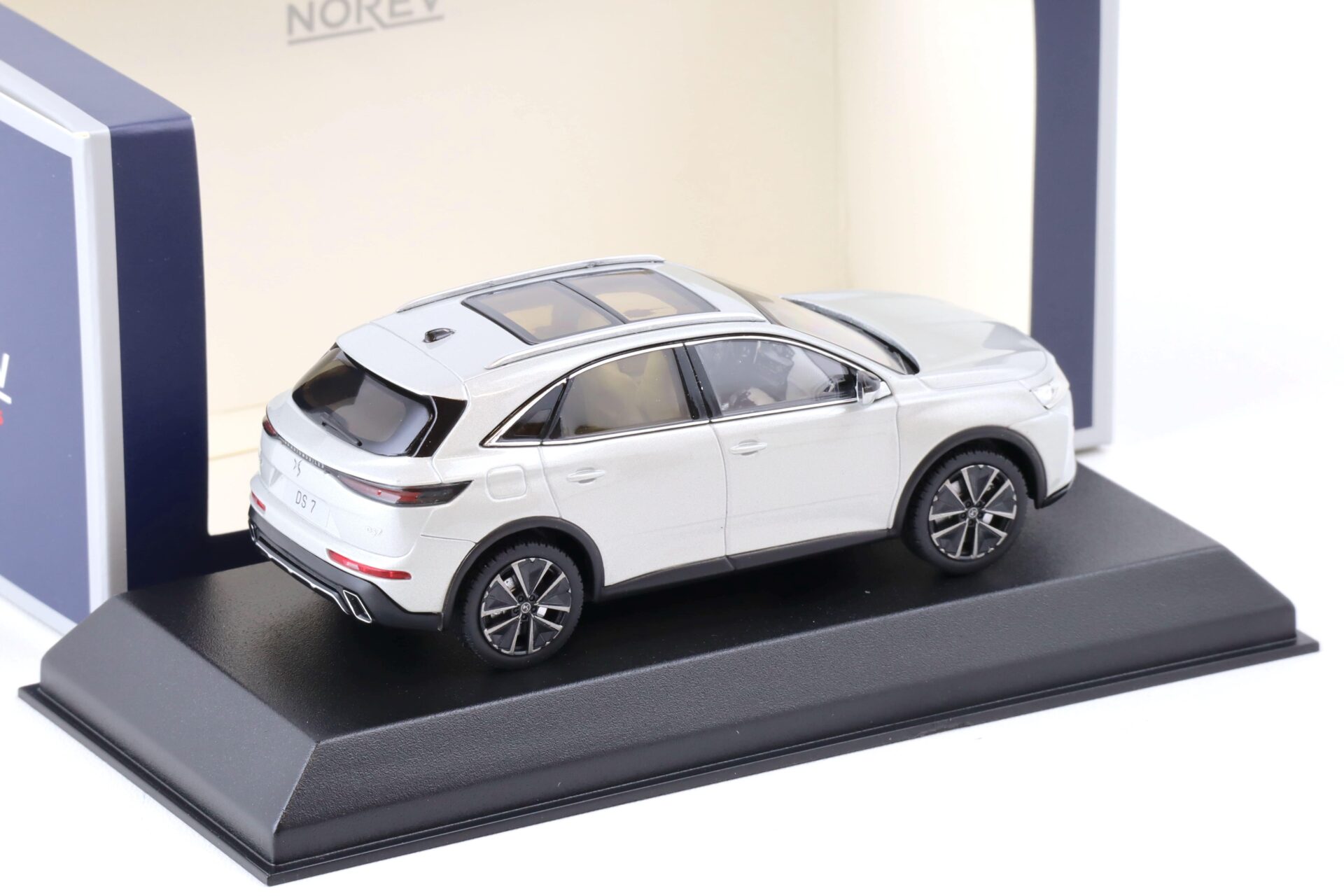 1:43 Norev Citroen DS7 2022 Cristal pearl 170051