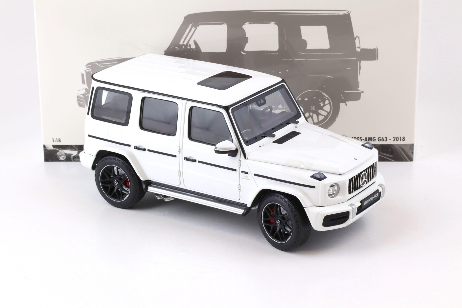 1:18 Minichamps Mercedes G63 AMG 2018 white 110037065