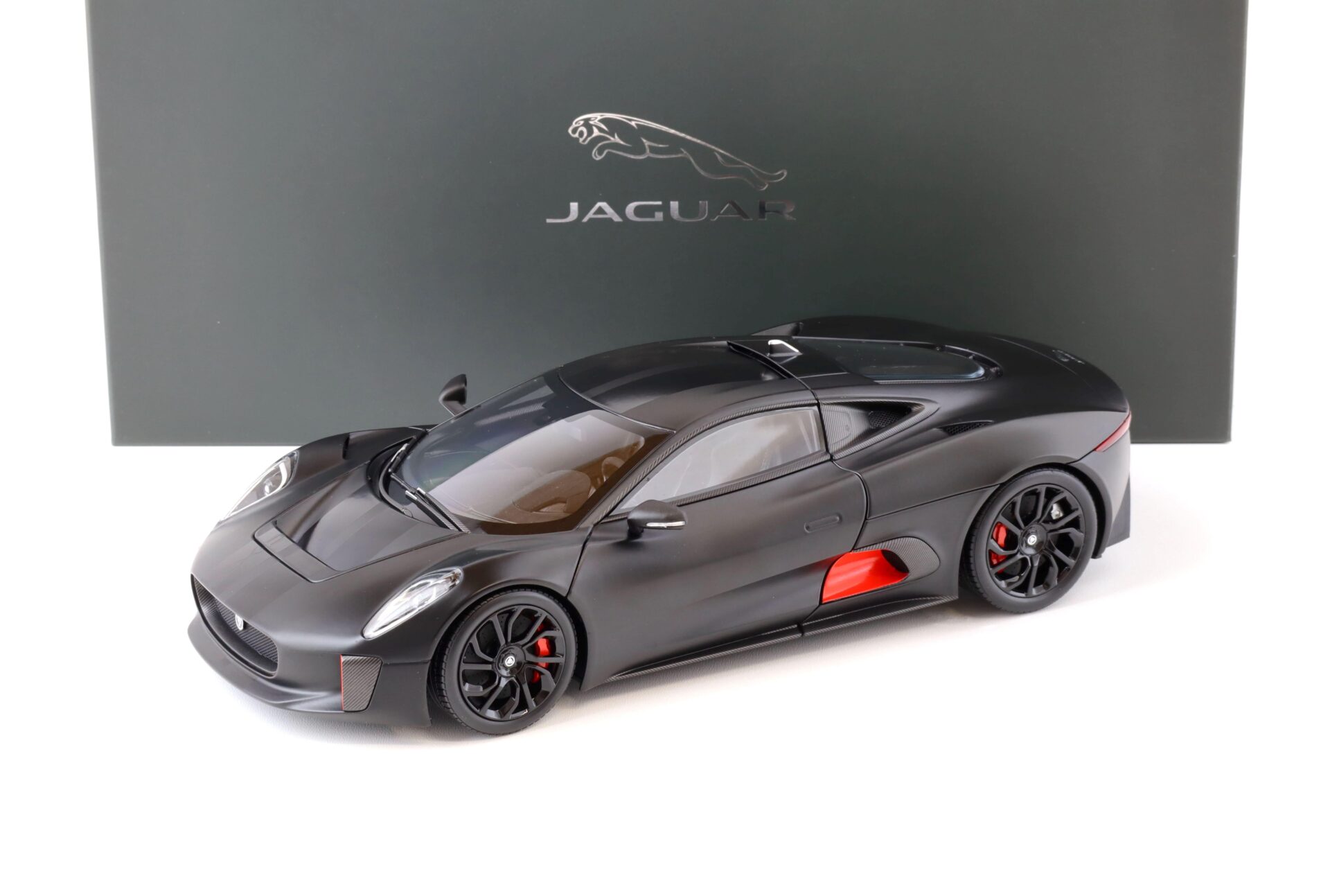 ID 74611 orig.jpg 1:18 Almost Real Jaguar C-X75 satin black matt with gloss black stripes 810605