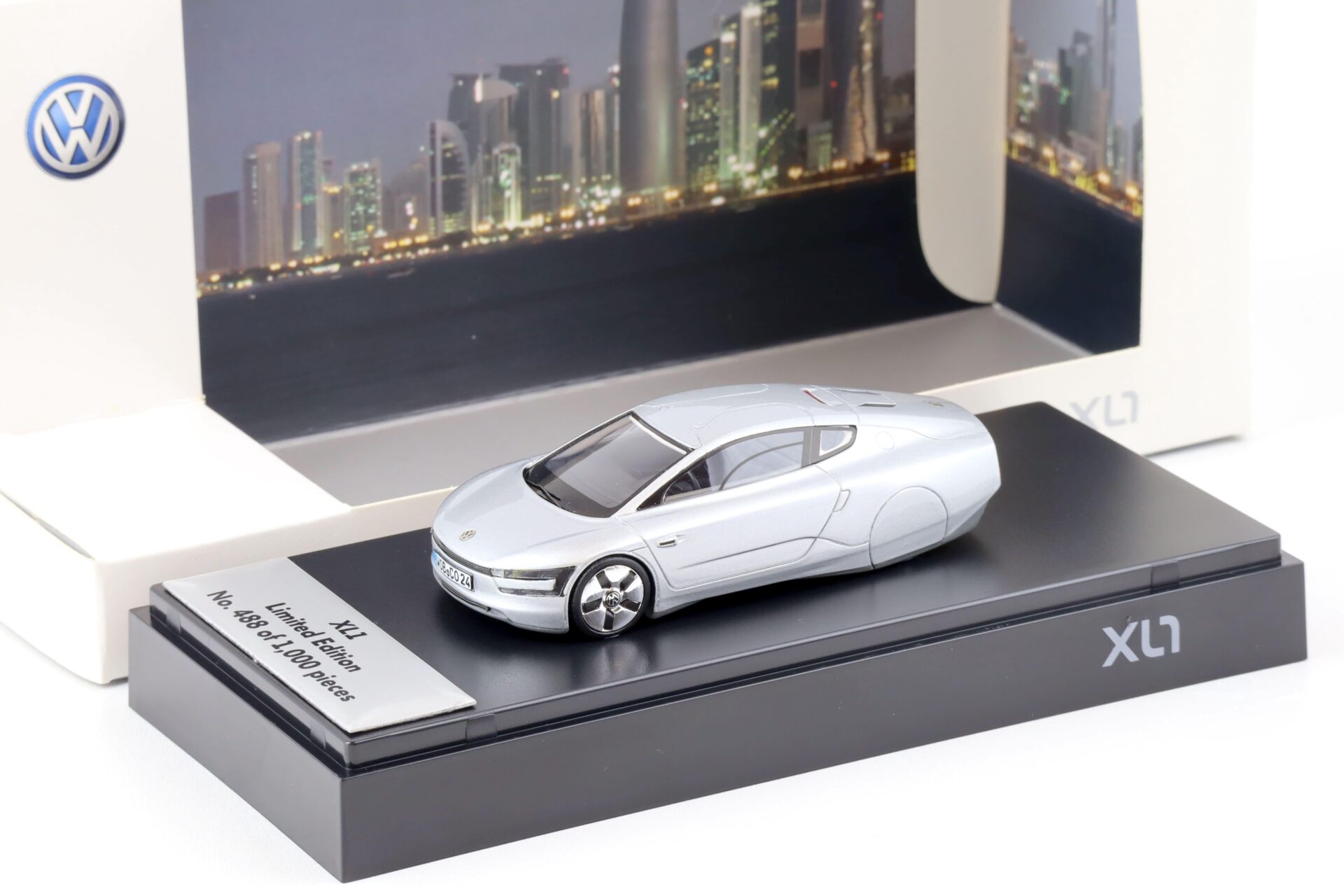 ID 74649 orig.jpg 1:43 Spark VW XL1 Plug-in-Hybrid Concept Car silver DEALER VERSION