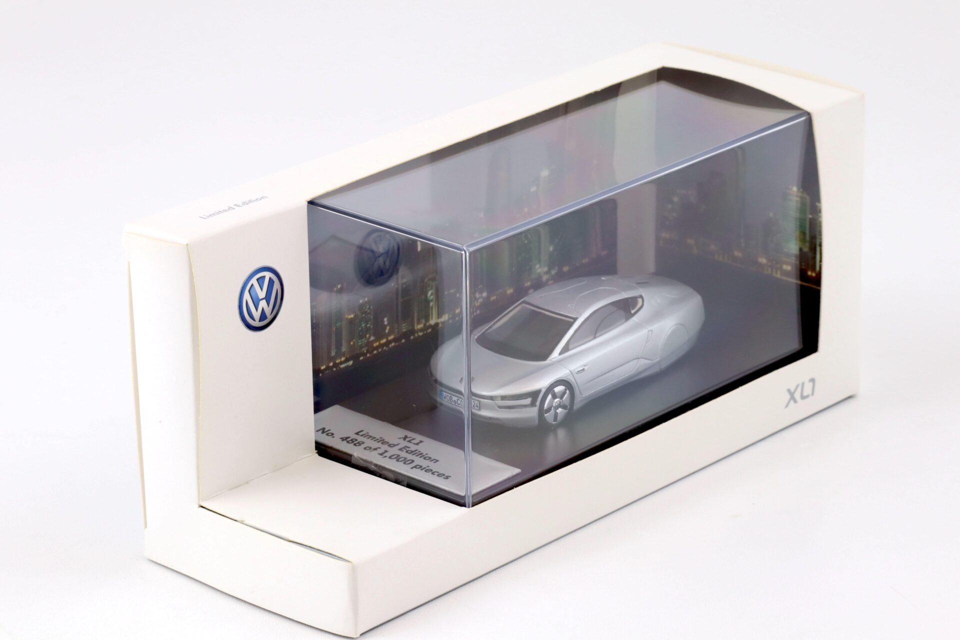 1:43 Spark VW XL1 Plug-in-Hybrid Concept Car silver DEALER VERSION